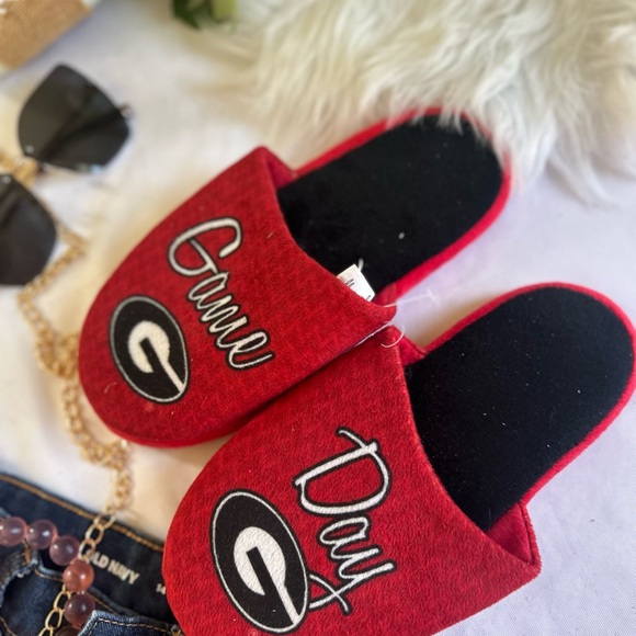 foco Red Game Day Slippers M 7/8 - Picture 1 of 5